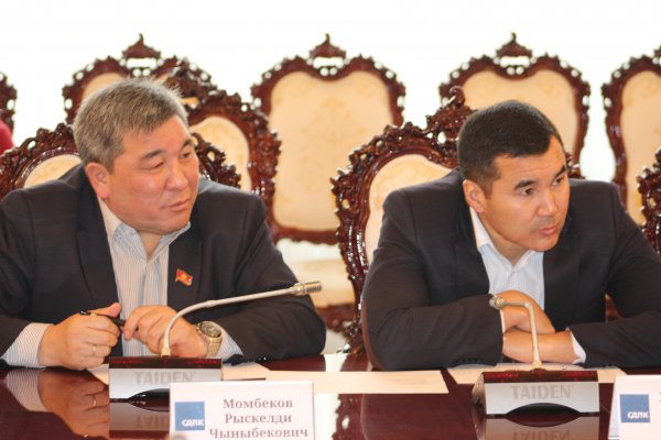 В парламенте не смогли добиться ответа от правительства, куда ушли деньги Кумтора, выделенные для расформированной МКК &laquo;Ала-Тоо Финанс&raquo; &mdash; Tazabek