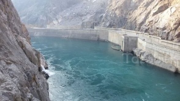 Как менялся объем воды в Токтогульском водохранилище за последние 8 лет? — Tazabek