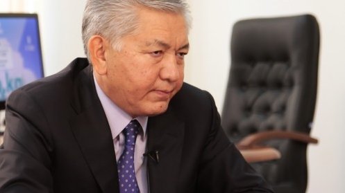 На протяжении 6 месяцев вы тянете с внесением изменений в закон о госзакупках, может кто-то заинтересован в этом? - депутат министру финансов &mdash; Tazabek