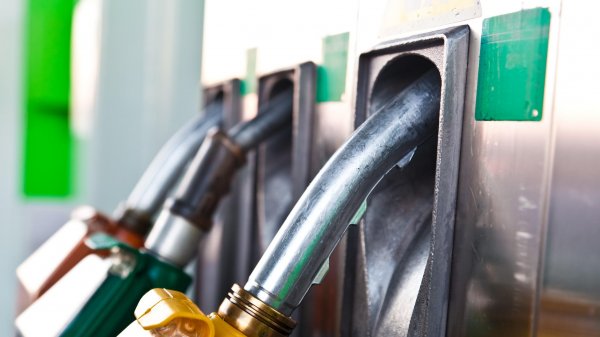 Разница цен ГСМ в Кыргызстане и Казахстане достигает 10 сомов, - ГСБЭП &mdash; Tazabek