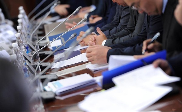 Статс-секретарю Минсельхоза М.Ташболотову и замглавы ГРС К.Акишеву сделали предупреждение &mdash; Tazabek