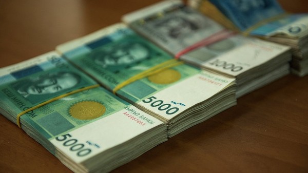 Кыргызские сомы печатают во Франции и Англии, чеканят в Казахстане, - НБКР &mdash; Tazabek