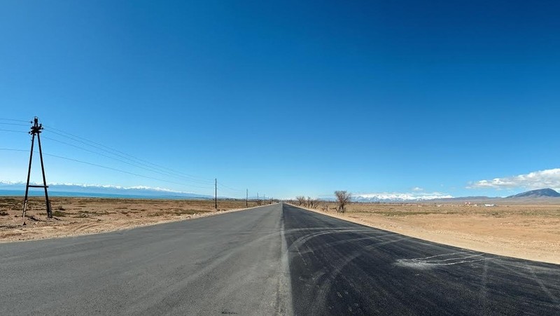 Через 2 дня Минтранс начнет укладывать второй слой асфальта на автодороге Балыкчы&mdash;Корумду &mdash; Tazabek