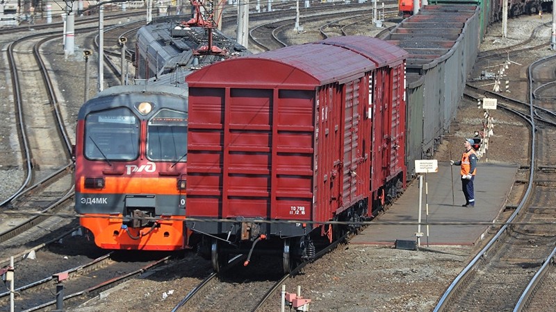 Депутаты требуют найти виновного за подписание договора по ЖД тарифам, из-за чего Кыргызстан переплатил Казахстану $300 млн &mdash; Tazabek