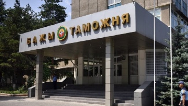 Таможня задержала автомашину с нерастаможенными пакетами чая, тканями и шкурами ослов на 5,2 млн сомов &mdash; Tazabek