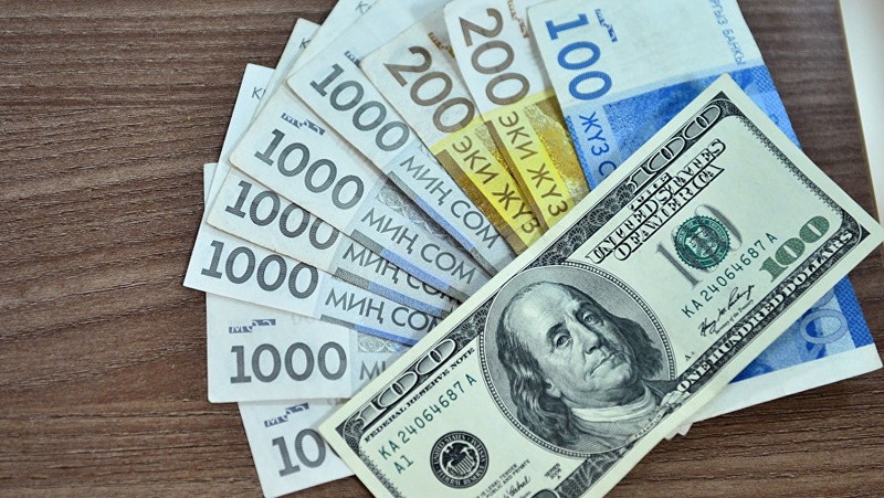 За полгода среднемесячная зарплата кыргызстанца составила 14,6 тыс. сомов или $213,9 &mdash; Tazabek