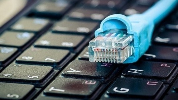 &laquo;Кыргызтелеком&raquo;: До апреля 2018 года поставщики Интернета из Казахстана не смогут поднять цены &mdash; Tazabek