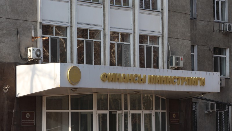 Правительство поручило Минфину прекратить корректировать бюджет и выделять средства на незапланированные расходы госорганов &mdash; Tazabek