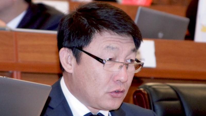 Депутат о выпадении 6,9 млрд сомов в 2016 году: За хищение 5-10 тыс. сомов сажаете, а какую ответственность несут главы министерств? &mdash; Tazabek