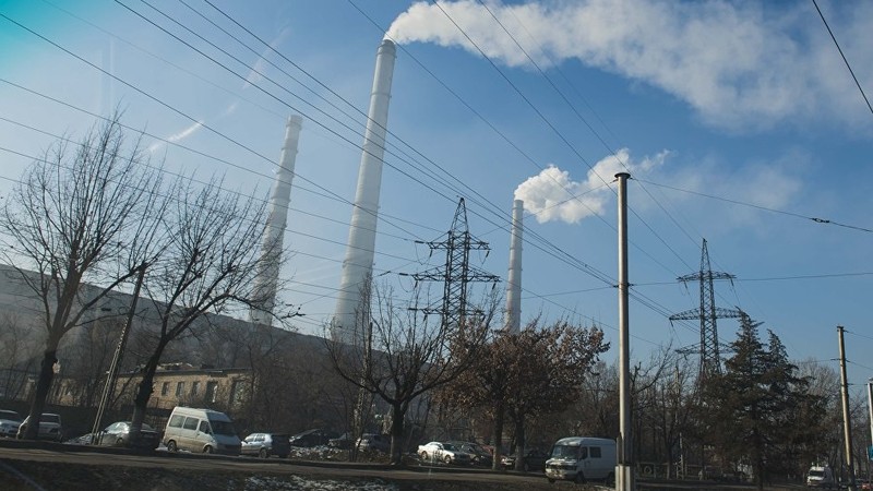 Депутат Д.Бекешев гендиректору ТЭЦ Бишкека: Говорят, что экология ухудшилась, потому что новая труба ниже старой &mdash; Tazabek