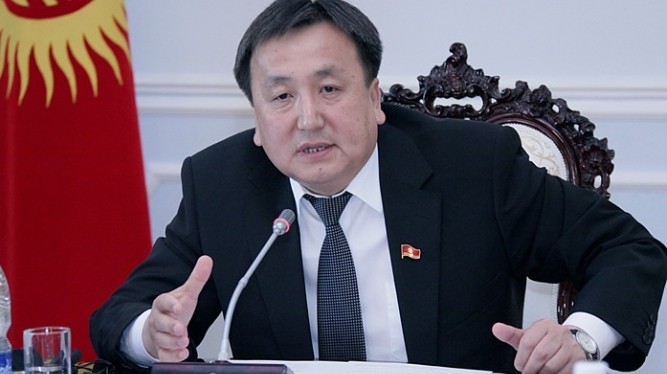 Депутат считает, что правительство не может рассказать о развитии сельского хозяйства, так как пришли некомпетентные люди &mdash; Tazabek