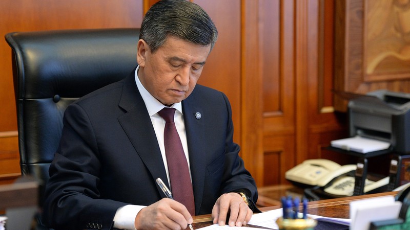 Президент С.Жээнбеков подписал закон о наделении Минсельхоза функцией госрегулирования и контроля за производством и оборотом этилового спирта &mdash; Tazabek