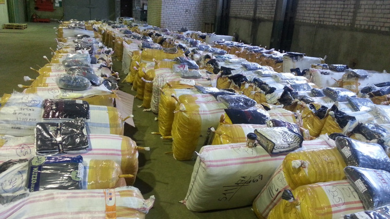 ГСБЭП выявила факт контрабандного ввоза мужской и женской одежды в Кыргызстан &mdash; Tazabek