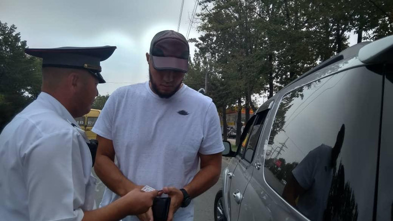 У самого высокого квнщика &laquo;Азия MIX&raquo; не оказалось в наличии квитанции об уплате налога на транспорт, - результаты рейда &mdash; Tazabek