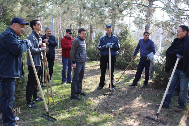 Фото &ndash; Сотрудники ОАО &laquo;Международный аэропорт &laquo;Манас&raquo; вышли на двухдневный субботник &mdash; Tazabek