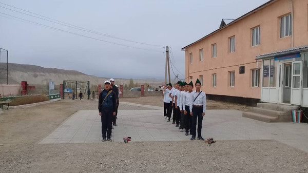 Ак-Талаада окуучулар аскердик даярдык боюнча күч сынашты (сүрөт)