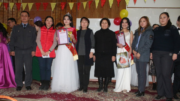 Жумгалдын эң сулуу окуучу кыздары аныкталды (сүрөт, видео)