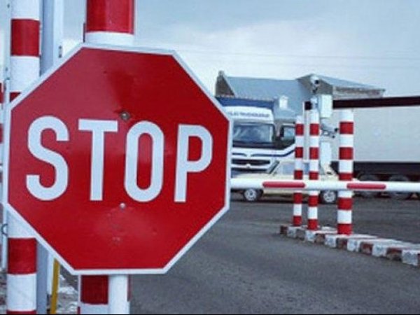 Правительство временно запретило перемещение грузов в пунктах пропуска на кыргызско-узбекской госгранице &mdash; Tazabek