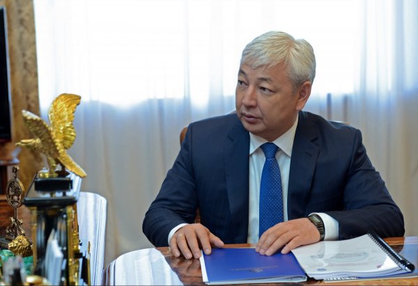 У нас очень много начальников, которые носят красивые галстуки и туфли, но предписания не выписывают, - глава Госэкотехинспекции К.Муратбеков &mdash; Tazabek