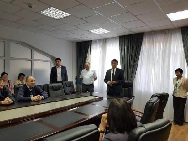 К 83-летию гражданской авиации ОАО &laquo;МАМ&raquo; наградило работников &mdash; Tazabek