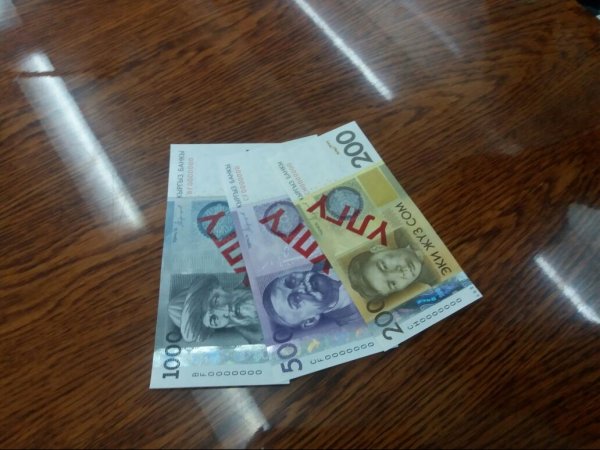 С 1 января Нацбанк выпустит в обращение новые банкноты номиналом 200, 500, 1000 сомов с усиленной защитой &mdash; Tazabek