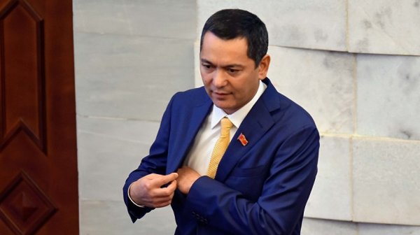 Главы комбанков получают зарплату в $15 тыс., как глава РФ-КР фонда может получать меньше? - депутат О.Бабанов &mdash; Tazabek