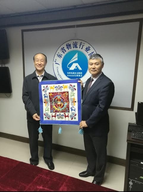 Кыргызстан и Китай обсудили вопросы транзита китайских товаров через КР в другие страны региона &mdash; Tazabek