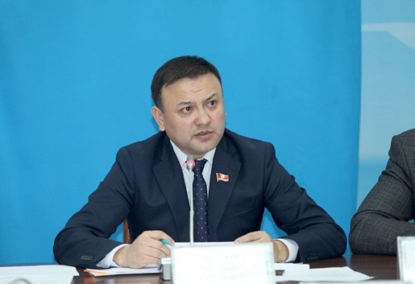 Депутат Т.Тиллаев требует от правительства взять под контроль качество дорог  Бишкека и дорог международного  значения &mdash; Tazabek