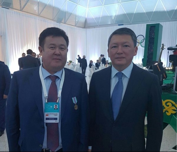 Тимур Кулибаев наградил Шаршенбека Абдыкеримова &mdash; Tazabek