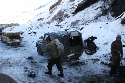 Правительство поручило Госантимонополии до 1 июня определить цены на автоперевозку угля по маршруту Кара-Кече&mdash;ЖД Балыкчы и Таш-Кумыр&ndash;ТЭЦ Бишкека &mdash; Tazabek