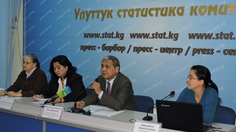 В январе-октябре 2017 года объем ВВП, составив около 383 млрд сомов, увеличился на 3,9%, - замглавы Нацстаткомитета Б.Касымбеков &mdash; Tazabek