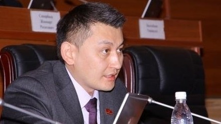 Депутат И.Пирматов замглавы НБКР Н.Жениш: Вы должны снижать процентную ставку, а вместо этого лоббируете интересы комбанков &mdash; Tazabek