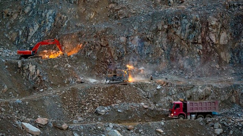 Если нанимать для разработки полезных ископаемых не иностранные компании, а специалистов, можно многократно увеличить поступления в бюджет КР, - ОС Минэкономики &mdash; Tazabek