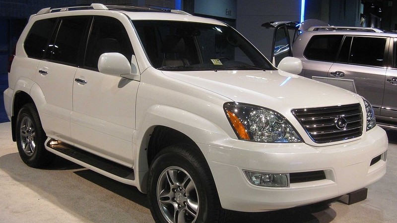 Генпрокуратура возбудила уголовное дело в отношении сотрудников ГРС за незаконную регистрацию двух автомашин Lexus GX 470, доставленных из Грузии &mdash; Tazabek