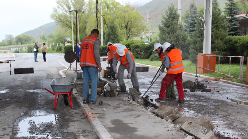 Минтранс: Начались работы по установке системы приема платежей с электронным шлагбаумом на посту &laquo;Сосновка&raquo; &mdash; Tazabek