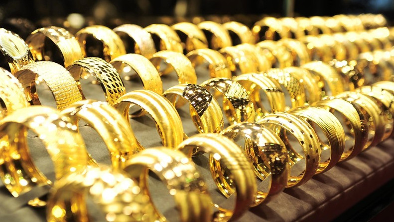 В Кыргызстане не развит рынок драгоценных металлов, в связи с чем население вкладывается в инвалюту, недвижимое или движимое имущество, - Минфин &mdash; Tazabek