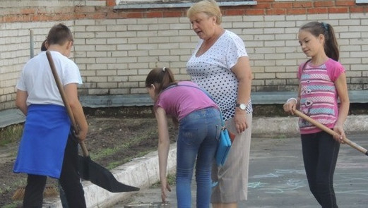 Школам категорически запрещено брать деньги с учеников, которые не ходят на летнюю трудовую практику, - Минобразования
