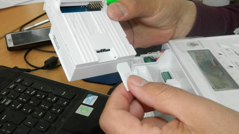 Депутат &ndash; Нацэнергохолдингу: Почему в Кыргызстане не выпускаем &laquo;умные&raquo; счетчики? &mdash; Tazabek