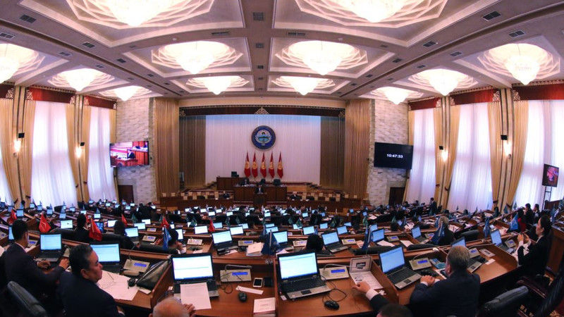 Депутат недоволен работой Минтранса по работам на дорогах Бишкек&mdash;Кара-Балта и Суусамыр&mdash;Тёо-Ашуу &mdash; Tazabek