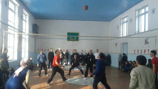 Жаңы-Тилек айылында мугалимдер менен кенже кызматкерлер арасында спорттук мелдеш өттү