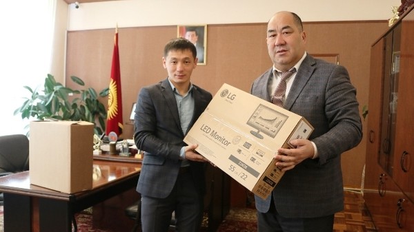 ОшМУнун Киноакадемиясы акыркы үлгүдөгү монтаждоочу компьютер менен камсыздалды