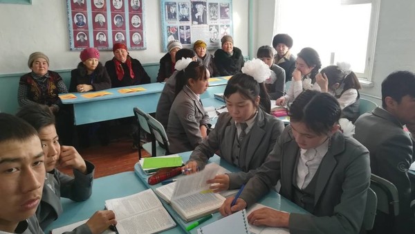 Мамбет уулу Дүрбөлөң мектебинде Чыңгыз Айматовдун 90 жылдыгына арналган иш-чара өттү