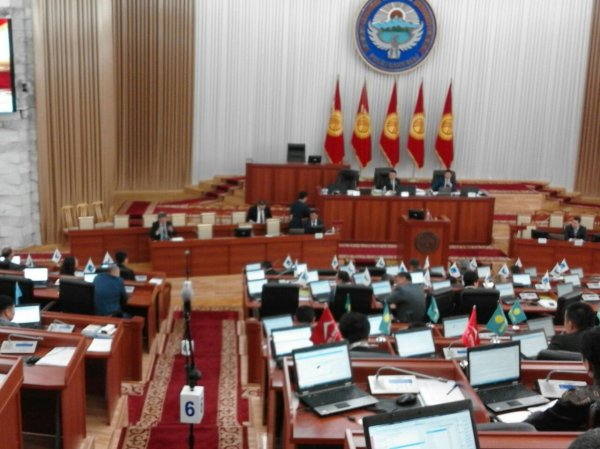 Депутаты поручили АКС ГКНБ провести разбирательства и принять меры в отношении должностных лиц по тендеру Балыкчы&mdash;Корумду &mdash; Tazabek