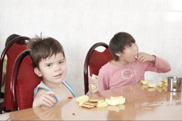 Сотрудники &laquo;Росинбанка&raquo; навестили воспитанников детского дома &mdash; Tazabek