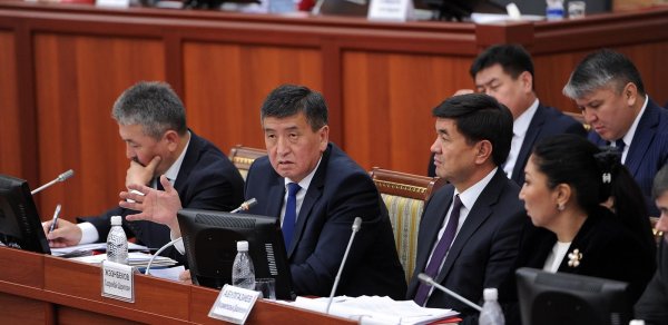 И частные и бюджетные организации должны научиться вовремя платить за электроэнергию, ведь за сотовую связь платят своевременно, - С.Жээнбеков &mdash; Tazabek