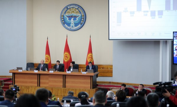 Фоторепортаж &mdash; В правительстве обсудили итоги социально-экономического развития Кыргызстана за 10 месяцев 2016 года &mdash; Tazabek