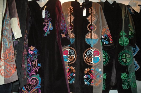 Кыргызстан готов экспортировать в Европейский союз бутилированную воду, алкоголь и одежду в этностиле - Минэкономики &mdash; Tazabek