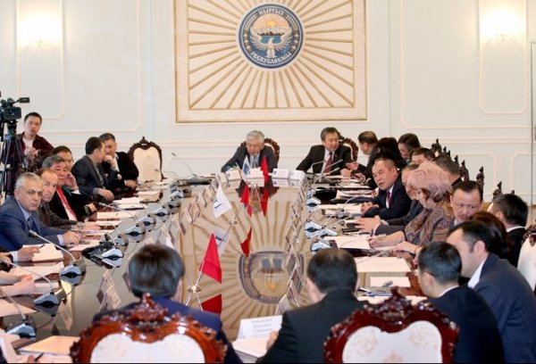 Фракция СДПК отложила рассмотрение вопроса по использованию грантов &mdash; Tazabek