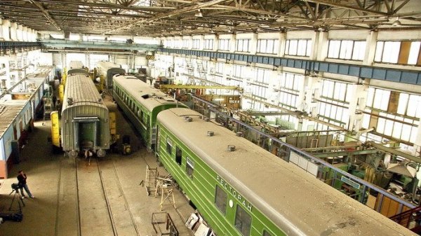 Депутат интересуется, зачем просить деньги у Казахстана на железные дороги КР, если у &laquo;Кыргыз Темир Жолу&raquo; есть свои средства &mdash; Tazabek