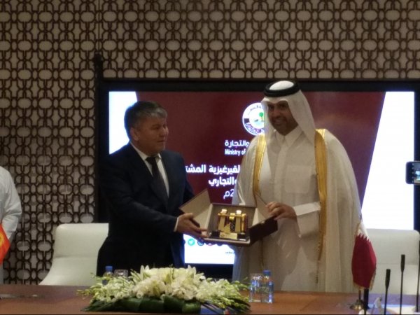 Кыргызстан и Катар подписали протокол о сотрудничестве в ряде сфер, в том числе по инвестициям, торговле и сельскому хозяйству &mdash; Tazabek